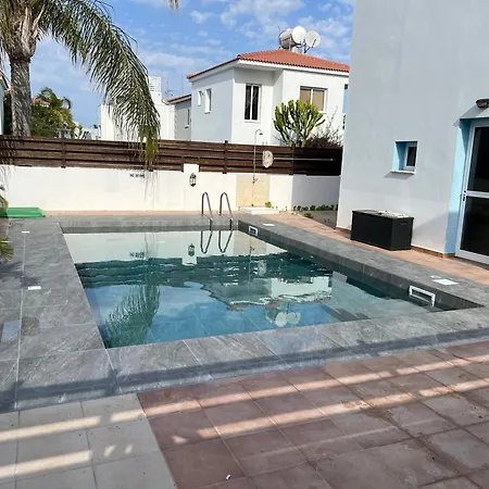 Emiliana Вилла *