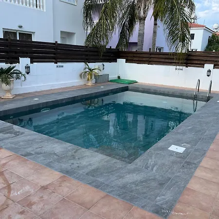 Emiliana Вилла *