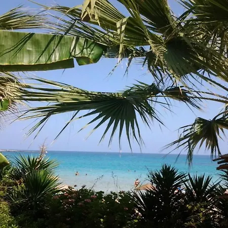 Emiliana Паралимни