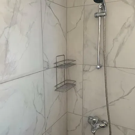 Emiliana * Паралимни