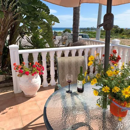 Emiliana Паралимни