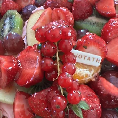 Emiliana * פאראלימני