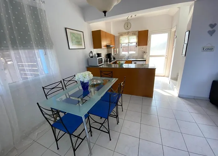 Emiliana Vila Paralimni