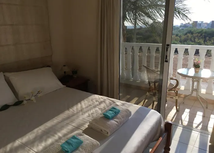 Vila Emiliana Paralimni